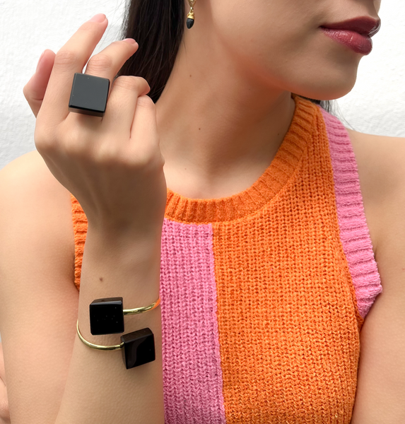 Anillo cubo obsidiana dorado